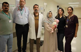 İç organları göğüs boşluğuna dolan bebek, başarılı ameliyatla hayata tutundu