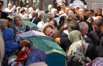 Kaza süsü vererek eşini ve çocuğunu öldüren doktor, cezaevinde intihar etti