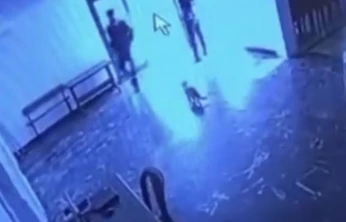 Kediye tekme attı, o anlar kameraya yansıdı