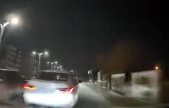 Makas atıp araca çarptı, bir şey olmamış gibi olay yerinden kaçtı