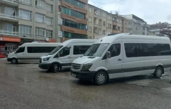 Öğrenciler Derse, Vatandaş İşe Geç Kalıyor: Bahçelievler'de Minibüs Çilesi!
