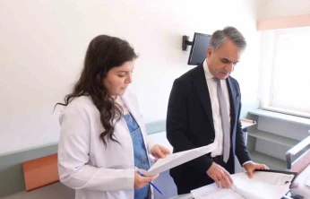 Prof. Dr. Gözel: 'Gereksiz yere kullanılan antibiyotiklerin hastanın sağlığını iyileştirmekten ziyade bozabilmektedir'