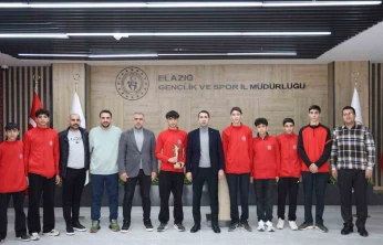 Türkiye'nin en genç hokey takımından büyük başarı