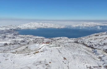 Türkiye'nin göl manzaralı kayak tesisine, fırtına engeli