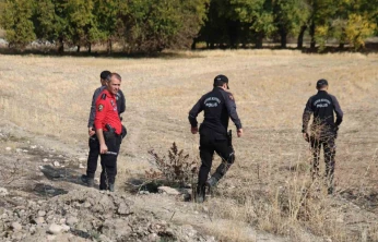 Vali Hatipoğlu kaybolan çocuğun arandığı alanda incelemelerde bulundu