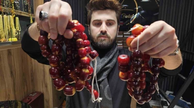 90 bin dolarlık 600 parça tarihi Osmanlı kehribarı, ustaların elinde yeniden şekillenecek