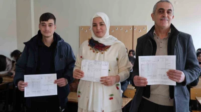 Bir okul, üç nesil, tek karne günü