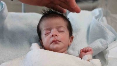 Doğuştan yemek borusu olmayan 4 günlük bebek, Elazığ'da hayata tutundu