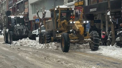 Elazığ'da  karla mücadele ekipleri sahada