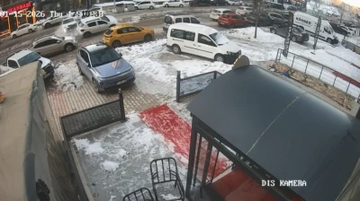 Elazığ'da 3 aracın karıştığı kaza kamerada: 1 yaralı