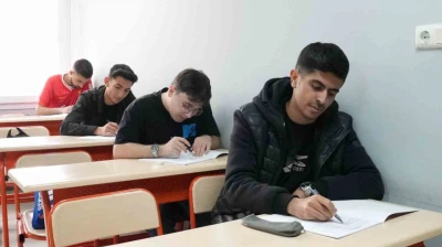 Elazığ'da 9 bin öğrenci sınavda ter döktü