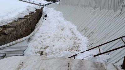 Elazığ'da ahırın tavanı çöktü