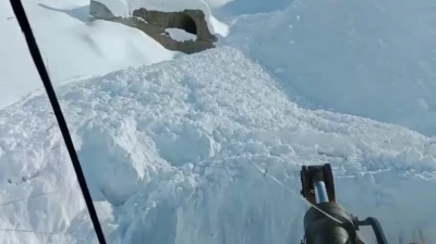 Elazığ'da çığ düşmesi sonucu kapanan geçit açıldı