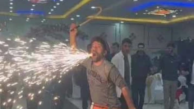 Elazığ'da davulcu, figürleri ile düğünlere renk katıyor