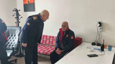 Elazığ'da donmak üzere olan vatandaşın yardımına itfaiye yetişti