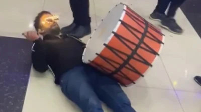 Elazığ'da düğünde davulcu performansı