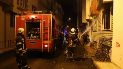 Elazığ'da ev yangını: 2 kişi dumandan etkilendi