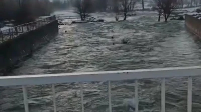 Elazığ'da kar suları eridi, dereler coştu