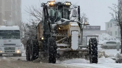 Elazığ'da karla mücadele çalışmaları sürüyor