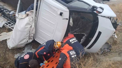 Elazığ'da pikap şarampole uçtu: 2 yaralı