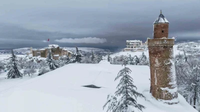 Medeniyetlerin beşiği Harput beyaza büründü, kartpostallık görüntüler oluştu