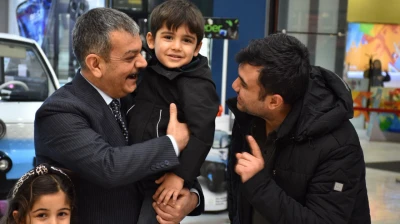 Milletvekili Keleş, Park 23'te Esnaf ve Vatandaşlarla Buluştu