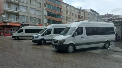 Öğrenciler Derse, Vatandaş İşe Geç Kalıyor: Bahçelievler'de Minibüs Çilesi!