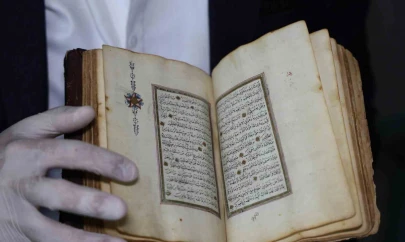 200 yıllık altın tezhipli Kur'an-ı Kerim'i Cumhurbaşkanı'na hediye etmek istiyor