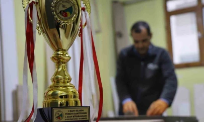 60 yaşında Türkiye Bilardo Şampiyonu mesleğiyle dikkat çekiyor