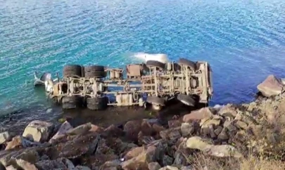 Elazığ'da beton mikseri göle uçtu: 1 yaralı