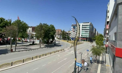 Elazığ'da cadde ve sokaklar boş kaldı