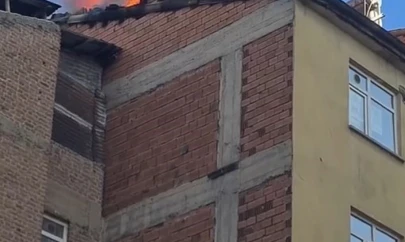 Elazığ'da çatı yangını, paniğe neden oldu