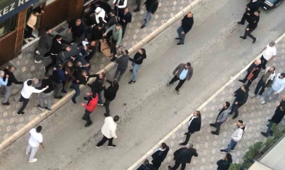 Elazığ'da iki grup arasında kavga: Masa ve sandalyeler havada uçuştu