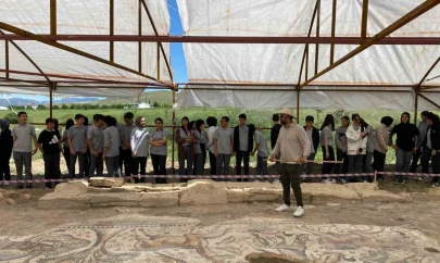 Elazığ'da öğrenciler tarihi mozaiği inceledi