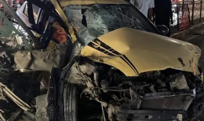 Elazığ'da otomobil refüjdeki bariyerlere çarptı: 1 yaralı