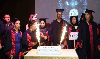 Elazığ'da özel öğrencilerin mezuniyeti renkli görüntüler oluşturdu