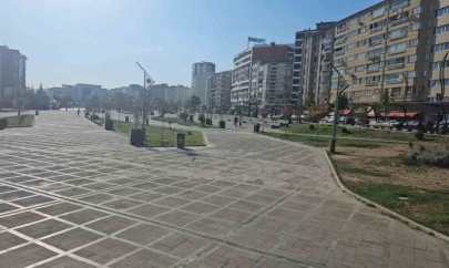 Elazığ'da sıcaklıklar etkisini sürdürüyor, cadde ve sokaklar boş kaldı