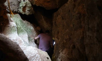Elazığ'da sıcaktan bunalanlar 'Buzluk Mağarasına' akın etti