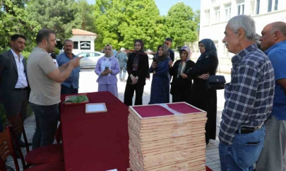 Elazığ'da üreticilere ipek böceği larvası dağıtıldı