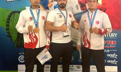 Elazığlı sporcular Avrupa'dan bronz madalya ile döndü