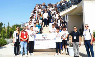 Vali Hatipoğlu, öğrencilerle bir araya geldi