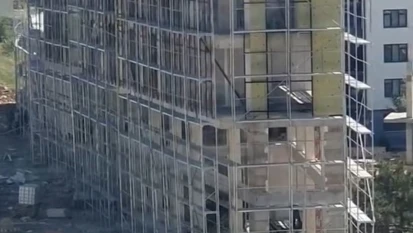 Çatıdaki tehlikeli çalışma kamerada