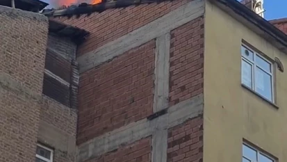 Elazığ'da çatı yangını, paniğe neden oldu