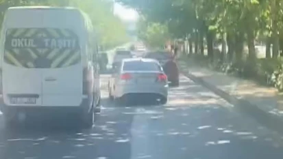 Elazığ'da makas atan sürücü kamerada