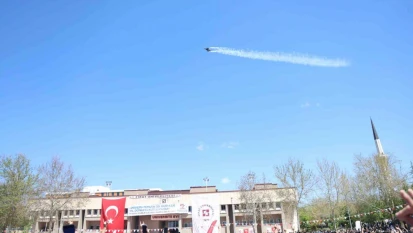 Elazığ'da SOLOTÜRK gösterisi nefes kesti