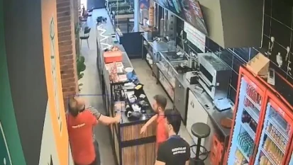 Heimlich manevrası ile müşterisinin hayatını kurtardı