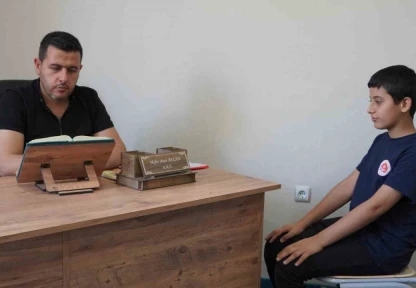 'Abi ben hafız oldum' diyen küçük kardeşe duygusal karşılık