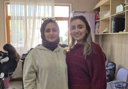 Abla ve kardeş, hayalleri için kuaförlük eğitimi alıyor