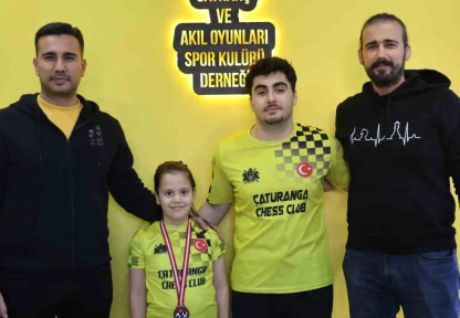 Açtıkları satranç kulübüyle milli takıma sporcu yetiştiriyorlar