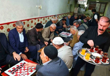 Bu çay ocağında yıllardır sadece dama oynanıyor